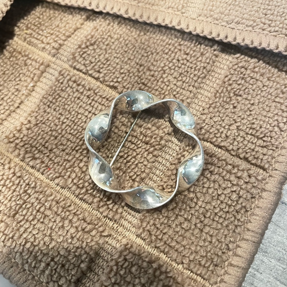 Rare Retired James Avery Brooch